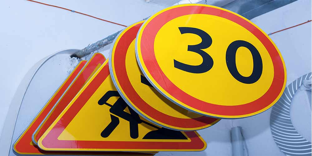 Znaki na zheltom fone Znaki na zheltom fone